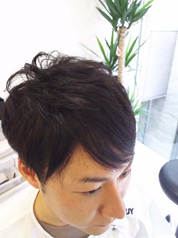 汗でうねる前髪はナチュラルなストレートパーマで落ち着かせる Takuyaasano Com 淺野 卓矢 くせ毛マスターのブログ